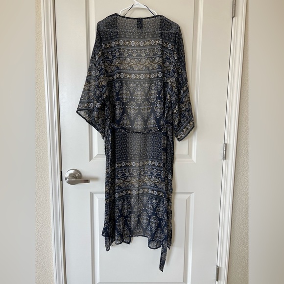 Express Blue Kimono with Flowing Sleeves and Tie Belt - Picture 6 of 11